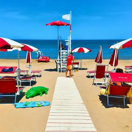 Club Touring Beach Hotel 3*